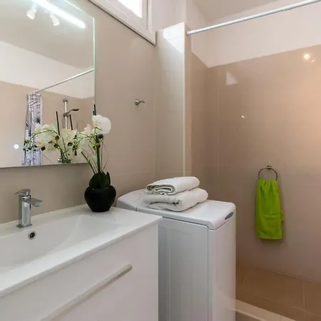 公寓 Beautiful 1 Bedroom Apartment. Communal Pool *