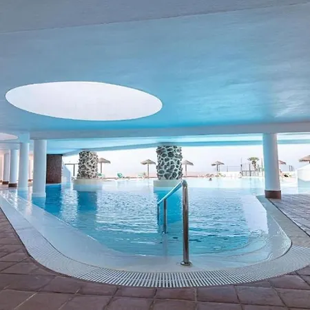 Beautiful 1 Bedroom Apartment. Communal Pool 公寓