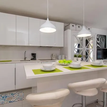 Beautiful 1 Bedroom Apartment. Communal Pool * أذيخي