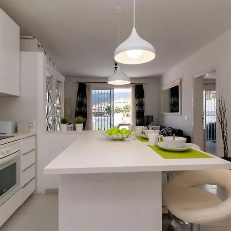 شقة Beautiful 1 Bedroom Apartment. Communal Pool