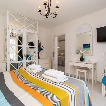 شقة Beautiful 1 Bedroom Apartment. Communal Pool