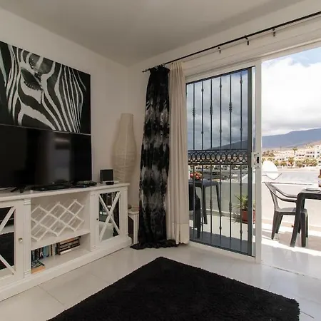 Beautiful 1 Bedroom Apartment. Communal Pool Apartmán Costa Adeje (Tenerife)